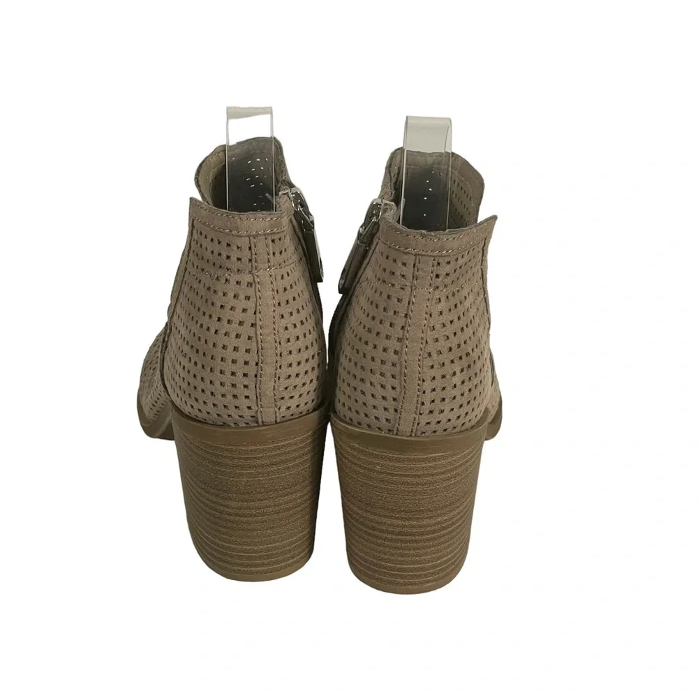 DV Dolce Vita Tan Faux Perforated Suede Zip Western Ankle Boot Sz 7.5